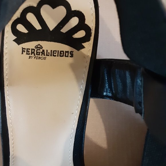 Shoes - Picture 2 of 4